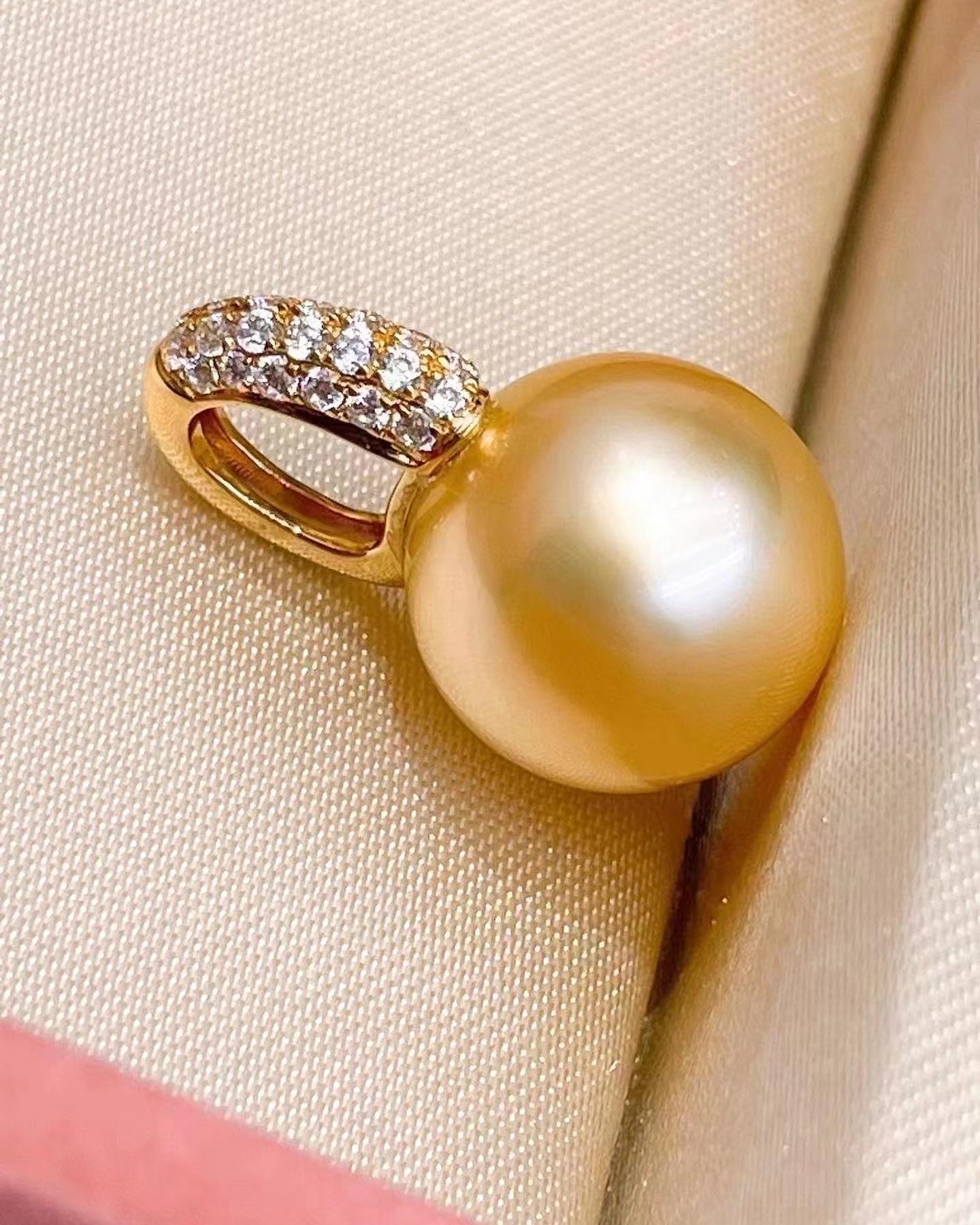 Strong Golden South Sea Pearl Pendant