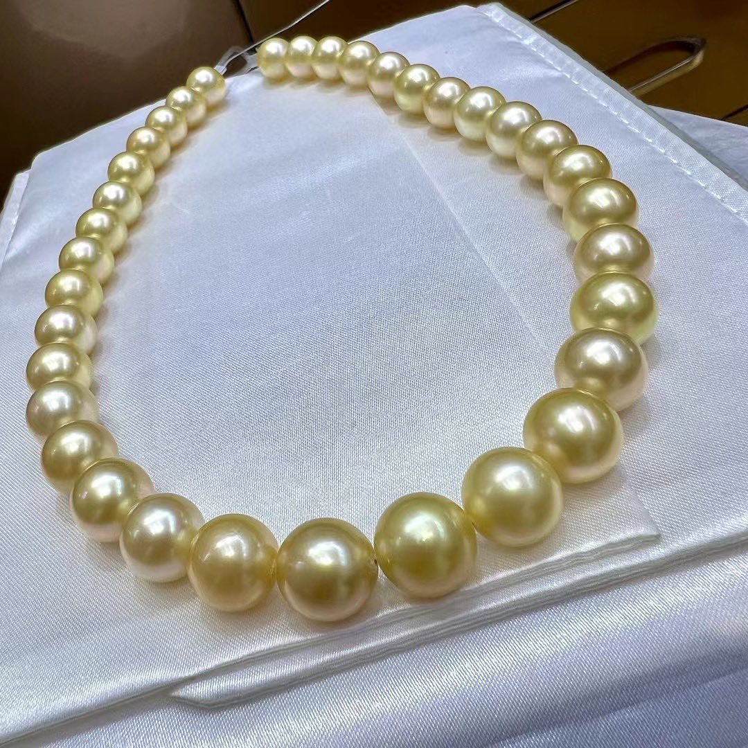 Strong Golden South Sea Pearls Necklace