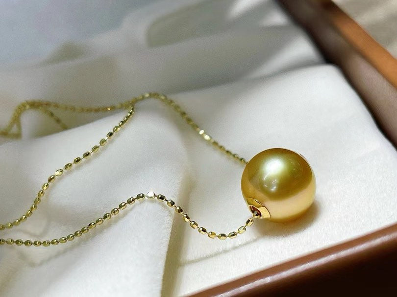 Strong Golden South Sea Pearl Pendant