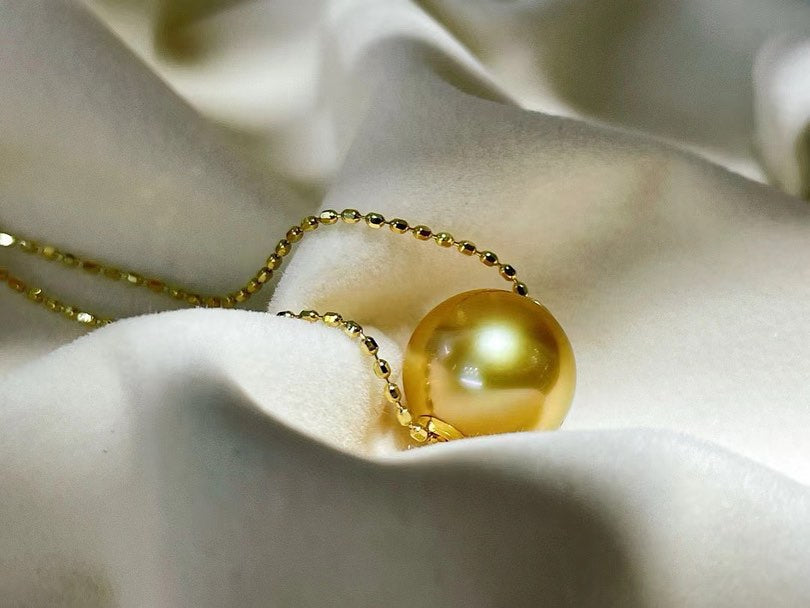 Strong Golden South Sea Pearl Pendant