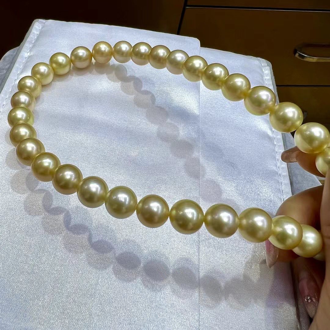 Strong Golden South Sea Pearls Necklace