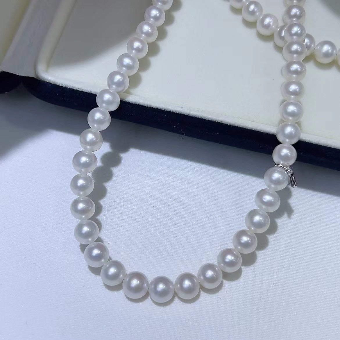 Aurora White Freshwater Pearls Necklace