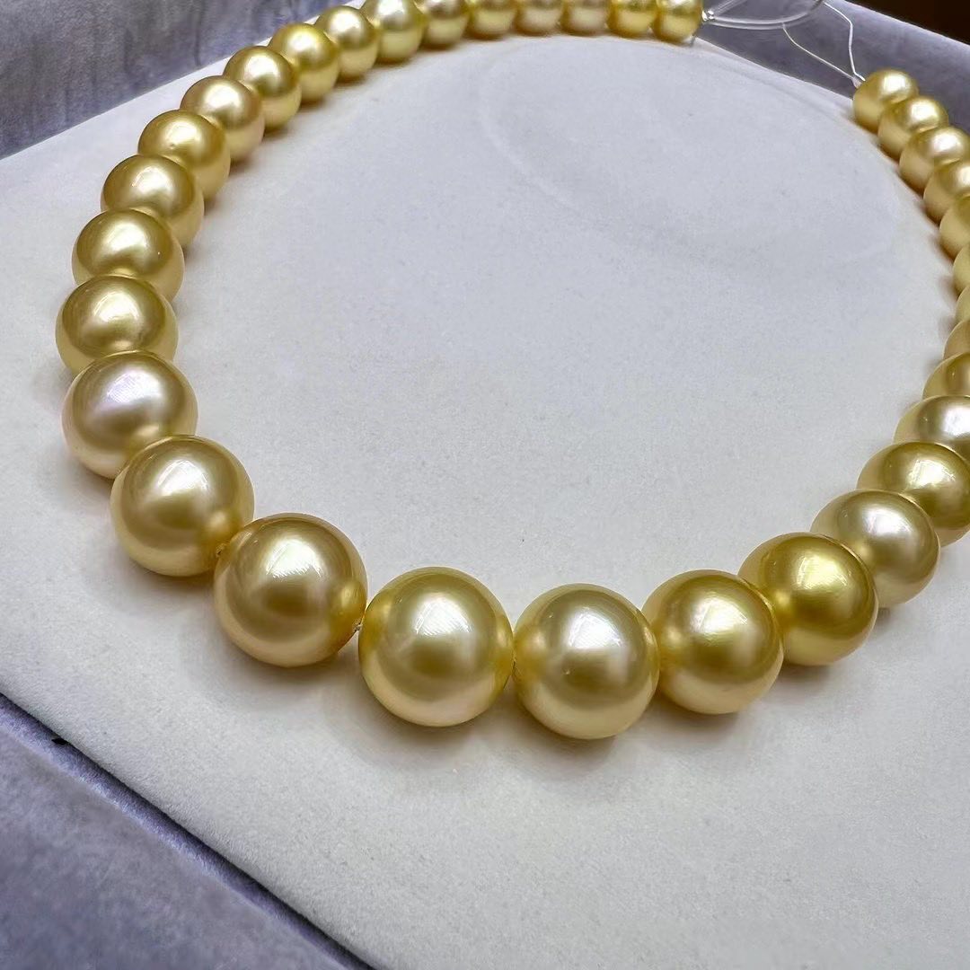 Strong Golden South Sea Pearls Necklace