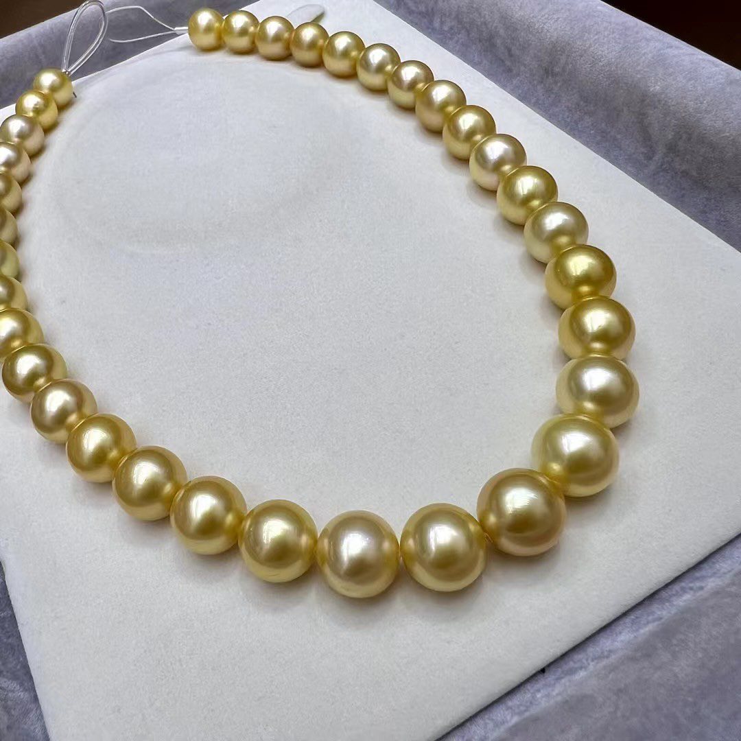 Strong Golden South Sea Pearls Necklace