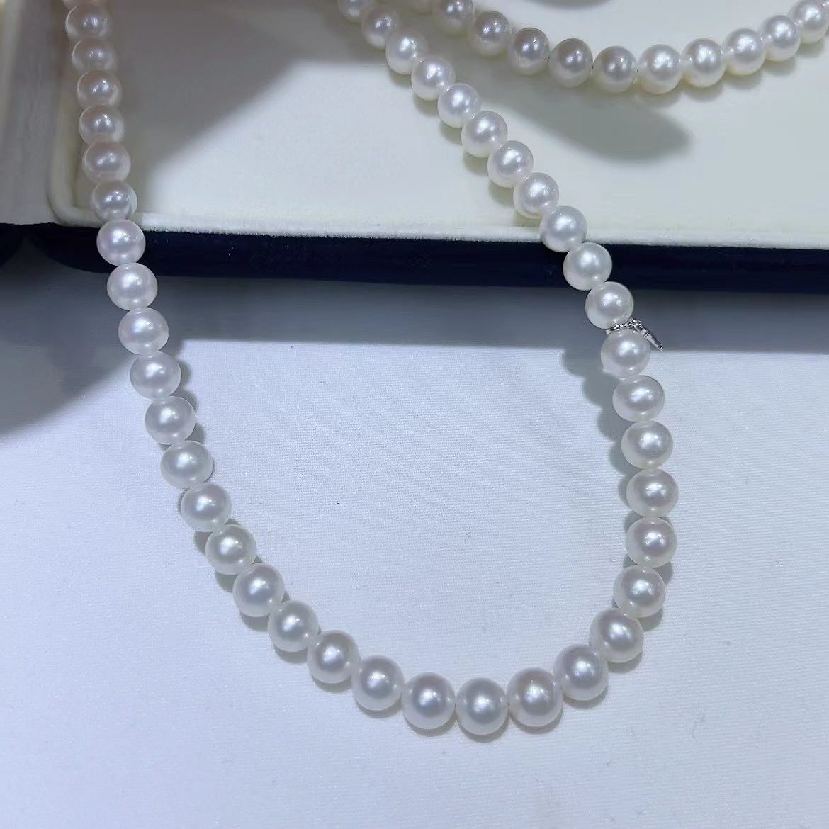 Aurora White Freshwater Pearls Necklace