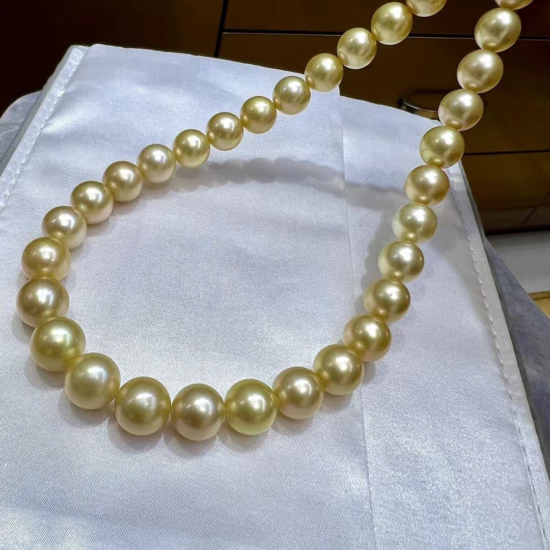 Strong Golden South Sea Pearls Necklace